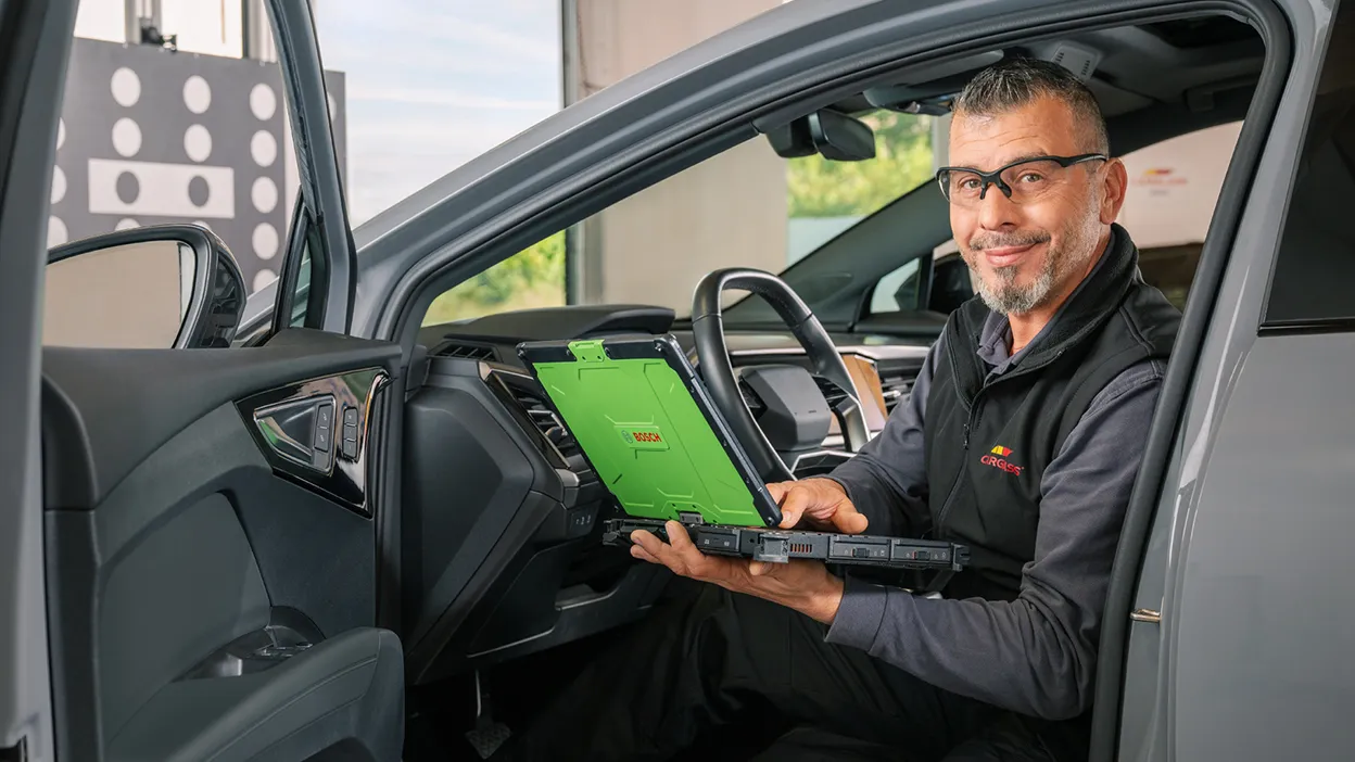 Monteur kalibriert Kamera