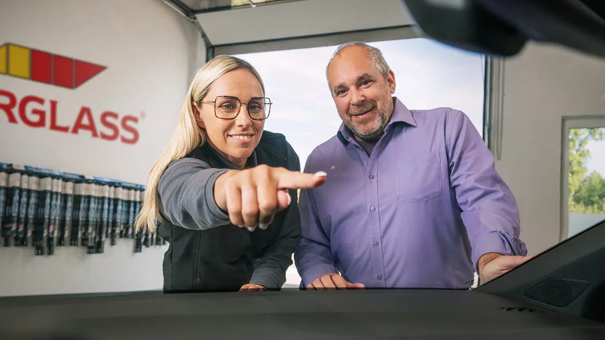 Kundenberatung am Auto